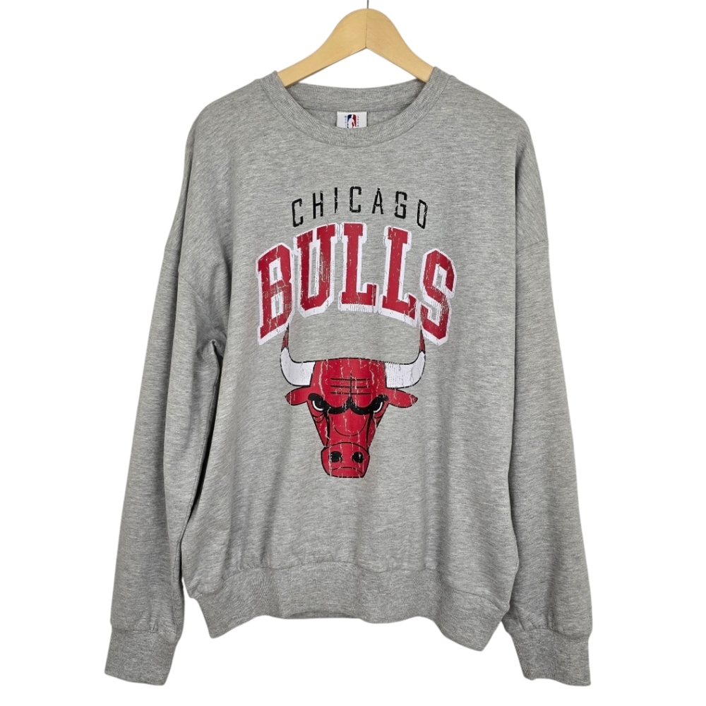 NWT NBA Chicago BULLS Men's Heathered Gray Sweatshirt Crew Neck Fleece S